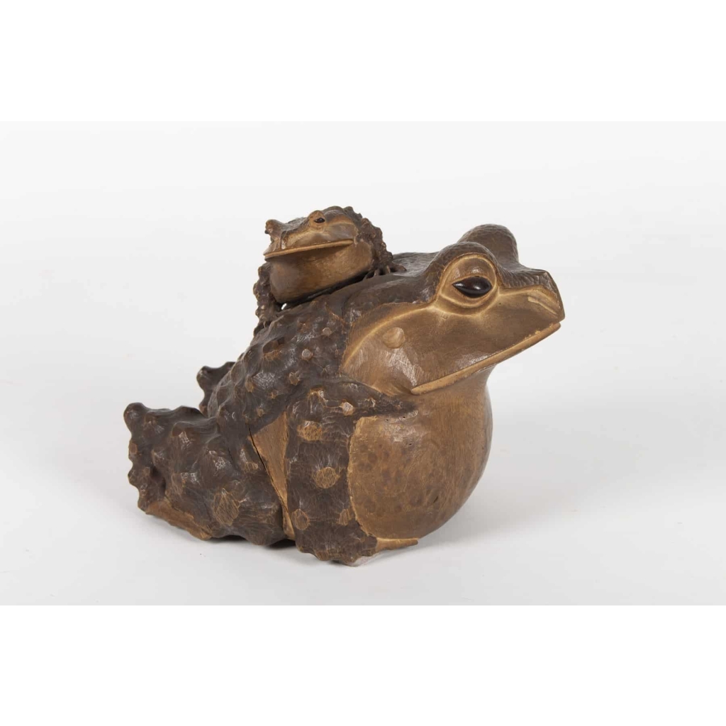 Crapaud en bois de camphrier d’époque Taisho (1912-1936), signé par l’artiste Naohiro IIIème génération | Biron ||||||||
