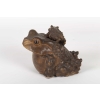 Crapaud en bois de camphrier d’époque Taisho (1912-1936), signé par l’artiste Naohiro IIIème génération | Biron Crapaud en bois de camphrier d’époque Taisho (1912-1936), signé par l’artiste Naohiro IIIème génération