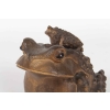 Crapaud en bois de camphrier d’époque Taisho (1912-1936), signé par l’artiste Naohiro IIIème génération | Biron Crapaud en bois de camphrier d’époque Taisho (1912-1936), signé par l’artiste Naohiro IIIème génération