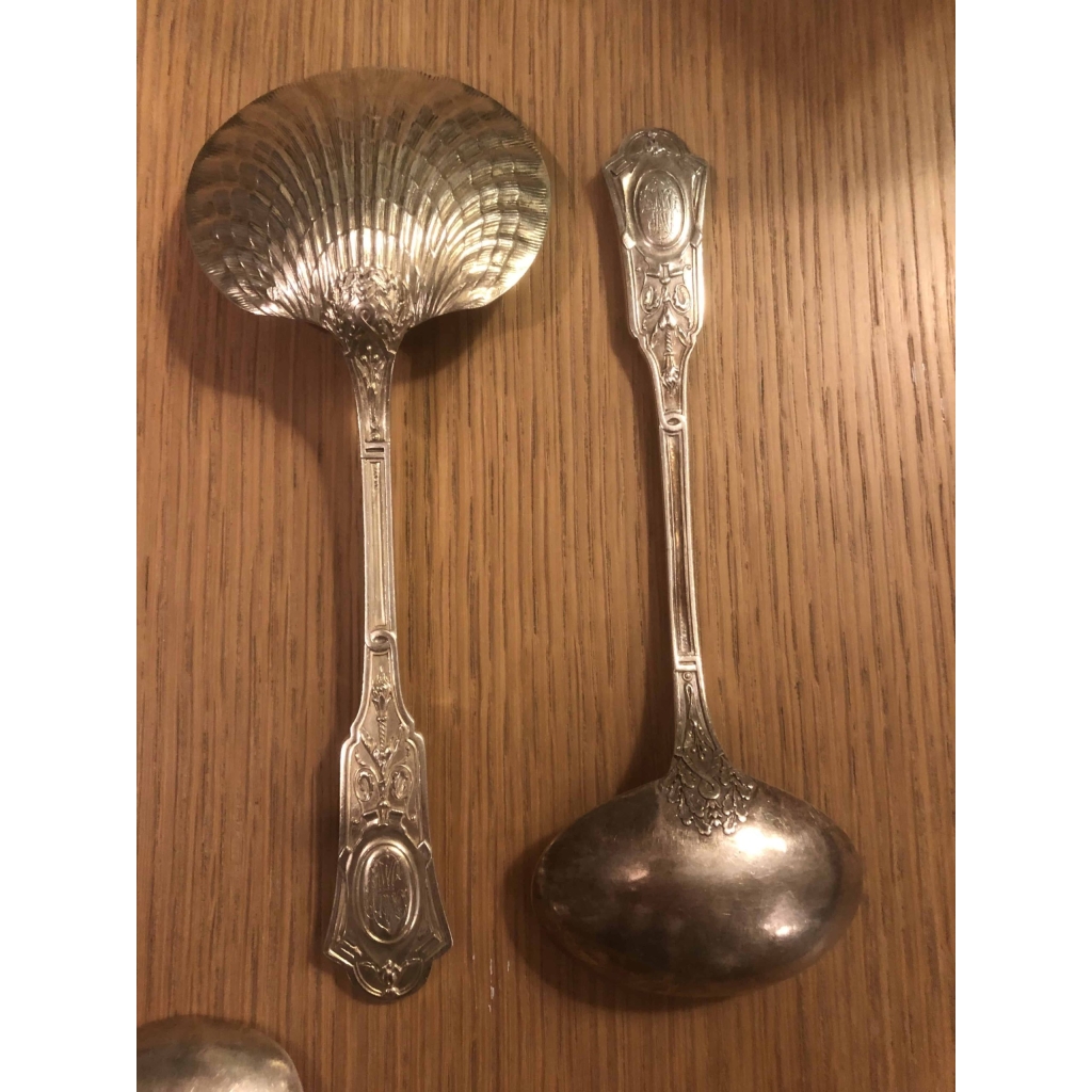 QUEILLE &TOURON : Ménagère en argent et vermeil 112 pièces env France XIX ème Siècle | Biron QUEILLE &TOURON : Ménagère en argent et vermeil 112 pièces env France XIX ème Siècle