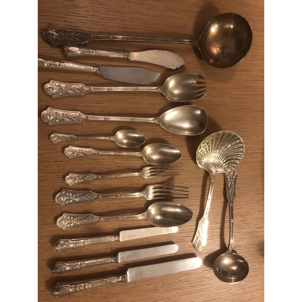 QUEILLE &TOURON : Ménagère en argent et vermeil 112 pièces env France XIX ème Siècle | Biron QUEILLE &TOURON : Ménagère en argent et vermeil 112 pièces env France XIX ème Siècle
