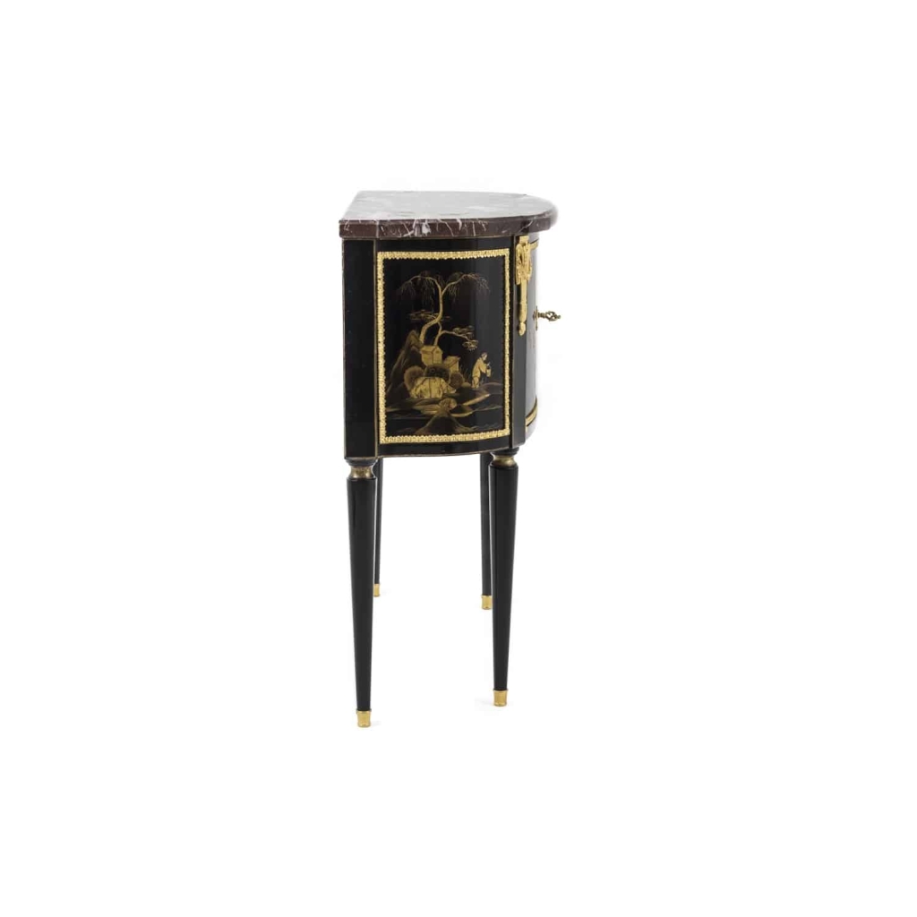 Comelli, Petite commode style Louis XVI, laque décor chinoisant, vers 1950 | Biron Comelli, Petite commode style Louis XVI, laque décor chinoisant, vers 1950