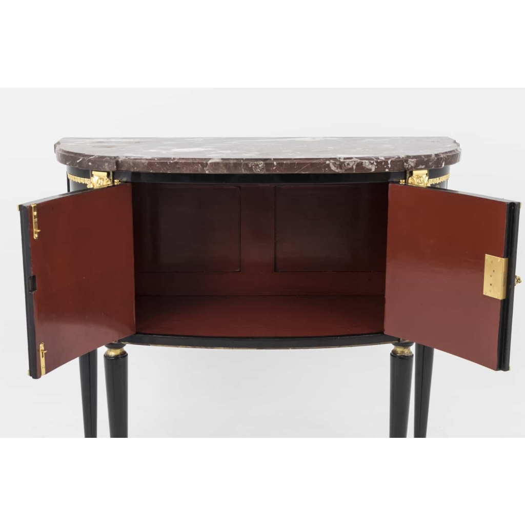 Comelli, Petite commode style Louis XVI, laque décor chinoisant, vers 1950 | Biron Comelli, Petite commode style Louis XVI, laque décor chinoisant, vers 1950