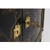 Comelli, Petite commode style Louis XVI, laque décor chinoisant, vers 1950 | Biron Comelli, Petite commode style Louis XVI, laque décor chinoisant, vers 1950