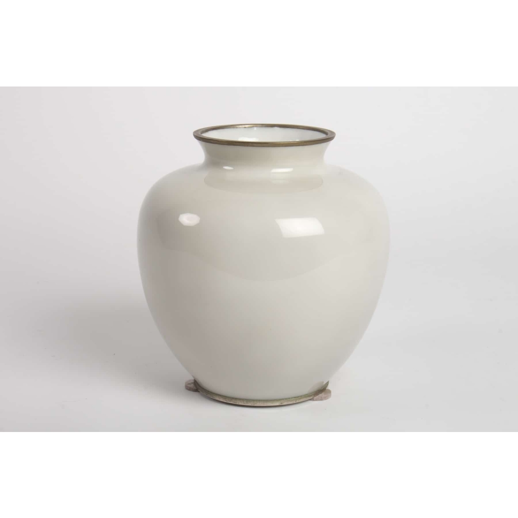 Showa period cloisonné vase by Tamura (20th century) | Biron Showa period cloisonné vase by Tamura (20th century)