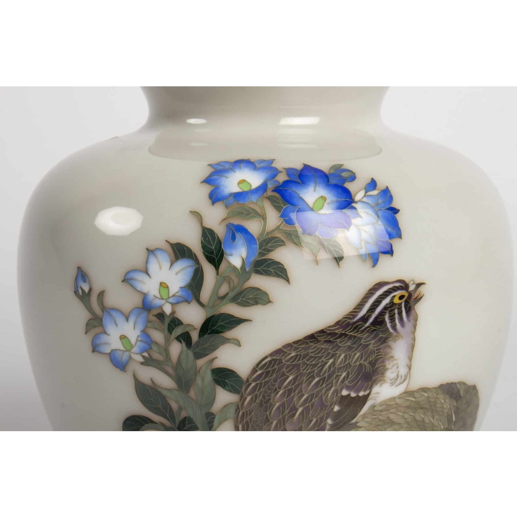 Showa period cloisonné vase by Tamura (20th century) | Biron Showa period cloisonné vase by Tamura (20th century)