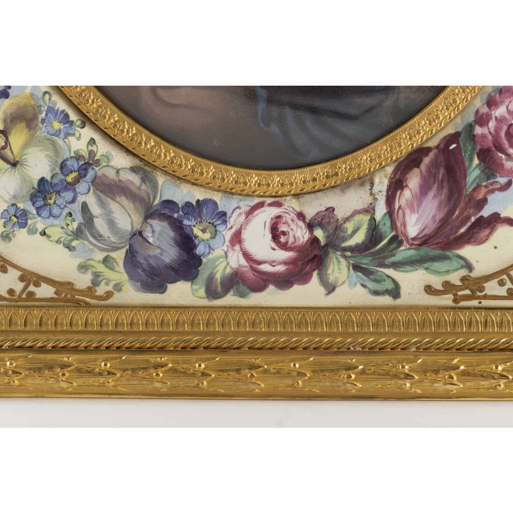 Importante peinture encadrée en porcelaine et bronze