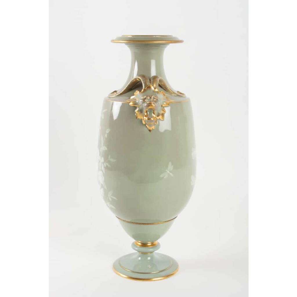 Rare vase en porcelaine de Sèvres, en pâte caméléon, céramique XIXème | Biron Rare vase en porcelaine de Sèvres, en pâte caméléon, céramique XIXème