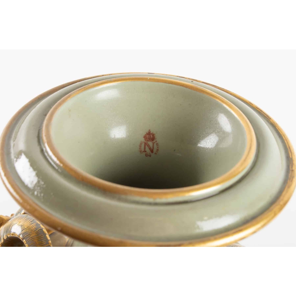 Rare vase en porcelaine de Sèvres, en pâte caméléon, céramique XIXème | Biron Rare vase en porcelaine de Sèvres, en pâte caméléon, céramique XIXème