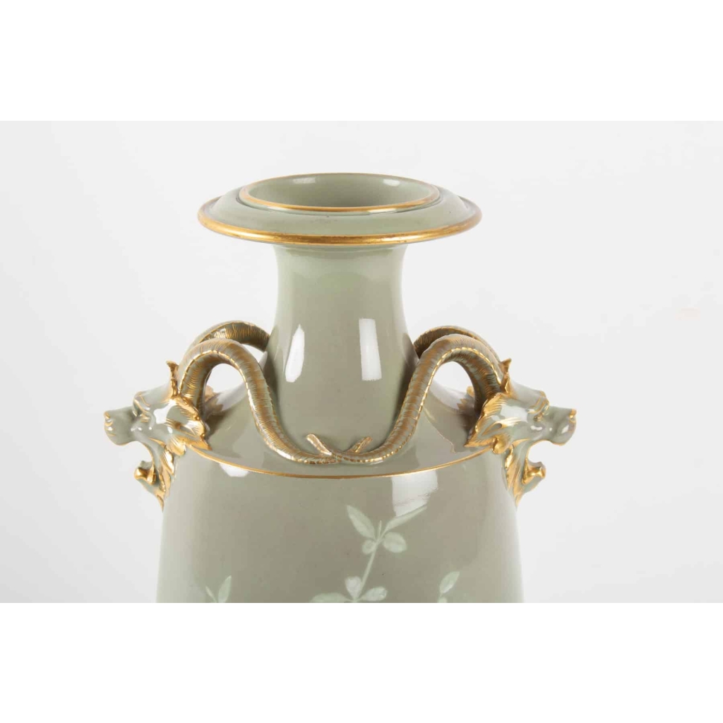 Rare vase en porcelaine de Sèvres, en pâte caméléon, céramique XIXème | Biron Rare vase en porcelaine de Sèvres, en pâte caméléon, céramique XIXème