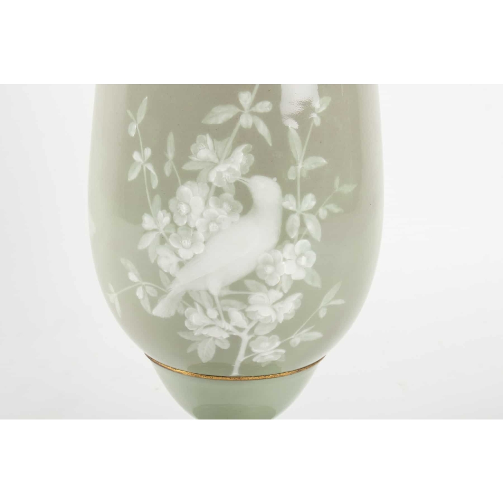 Rare vase en porcelaine de Sèvres, en pâte caméléon, céramique XIXème | Biron Rare vase en porcelaine de Sèvres, en pâte caméléon, céramique XIXème