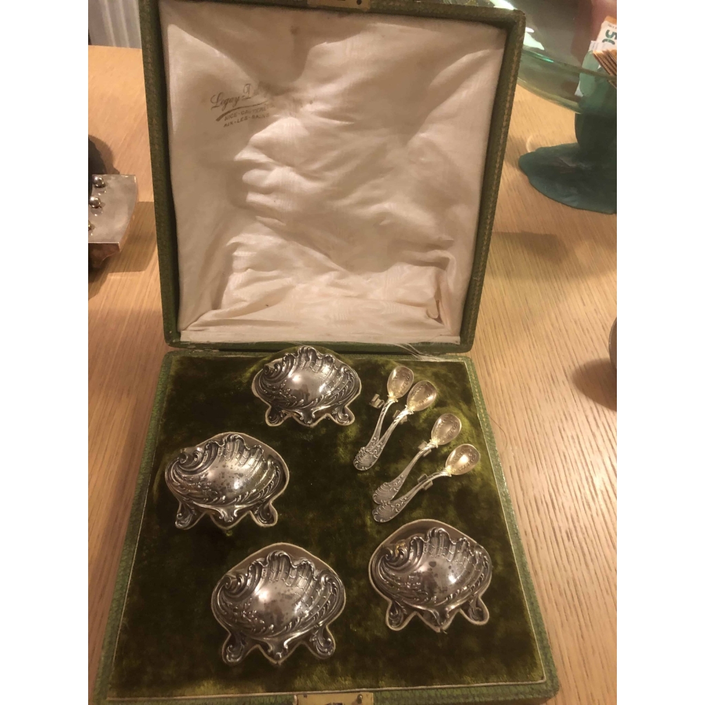 Coffret de quatre salerons et ses quatre pelles à sel en argent massif | Biron Coffret de quatre salerons et ses quatre pelles à sel en argent massif
