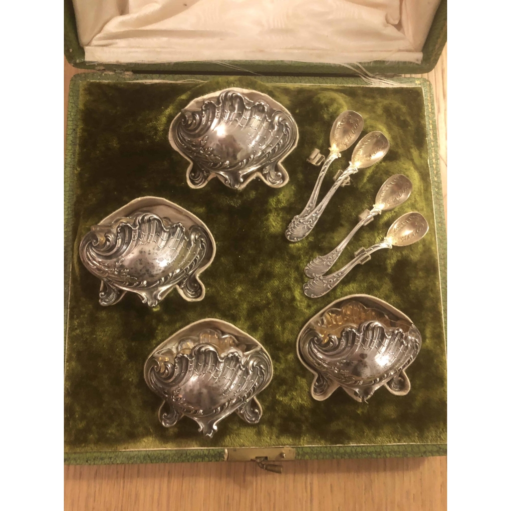 Coffret de quatre salerons et ses quatre pelles à sel en argent massif | Biron Coffret de quatre salerons et ses quatre pelles à sel en argent massif
