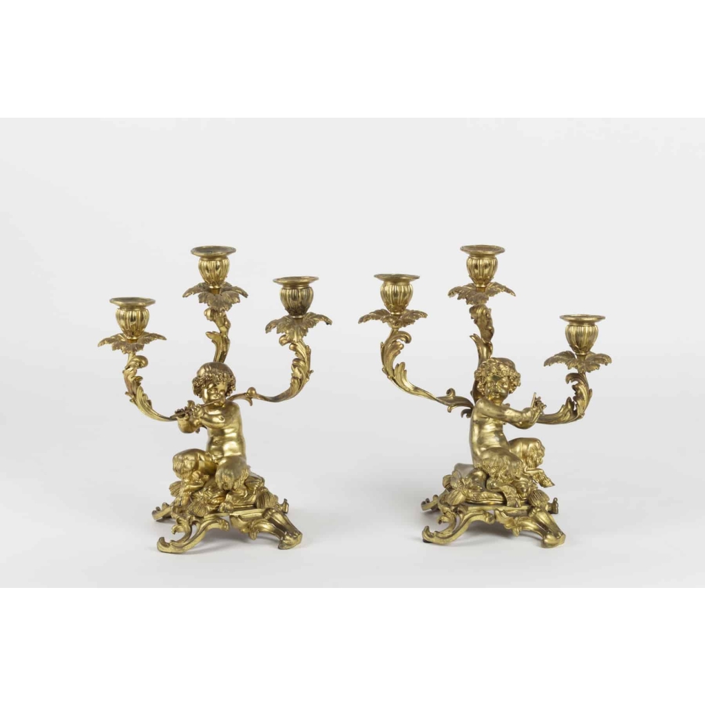 Paire de Candélabres aux amours signé RAINGO | Biron |||||||||||