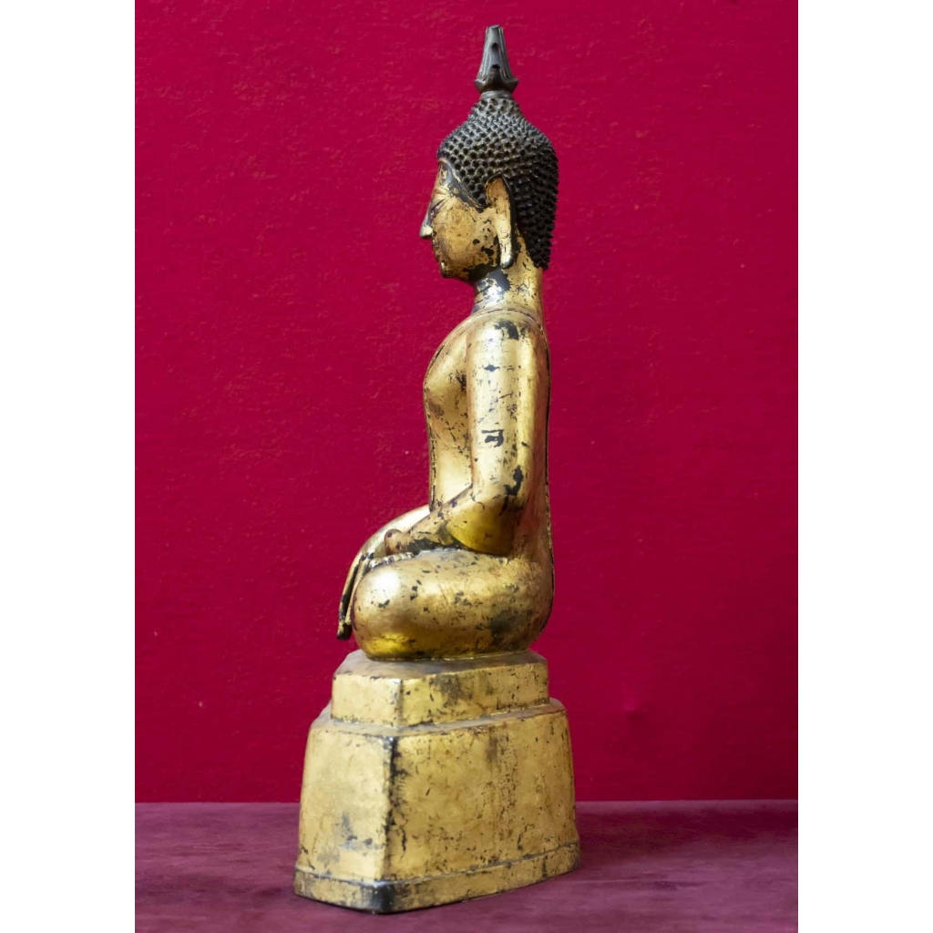 Bouddha en bronze doré position « Prise de la terre à témoin » Laos 18e siècle | Biron Bouddha en bronze doré position "Prise de la terre à témoin" Laos 18e siècle