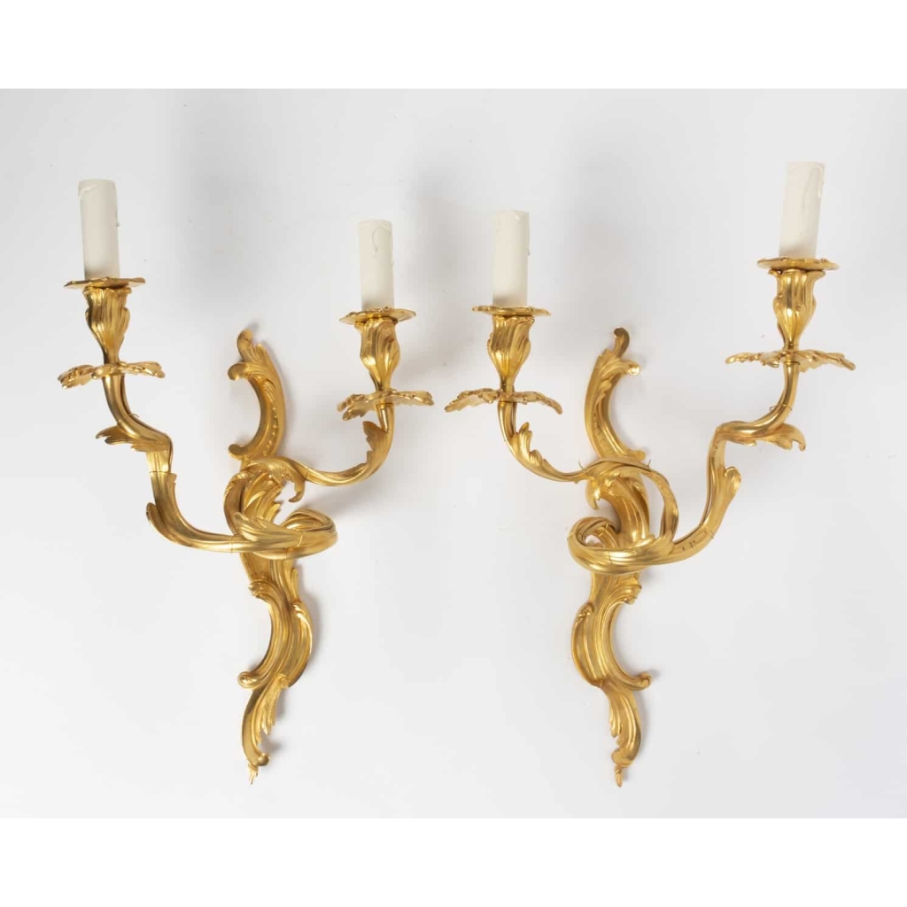 Paire d’appliques de style Louis XV. | Biron ||