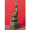 Bouddha en bronze patine brune position « Prise de la terre à témoin » 18e siècle | Biron Bouddha en bronze patine brune position "Prise de la terre à témoin" 18e siècle
