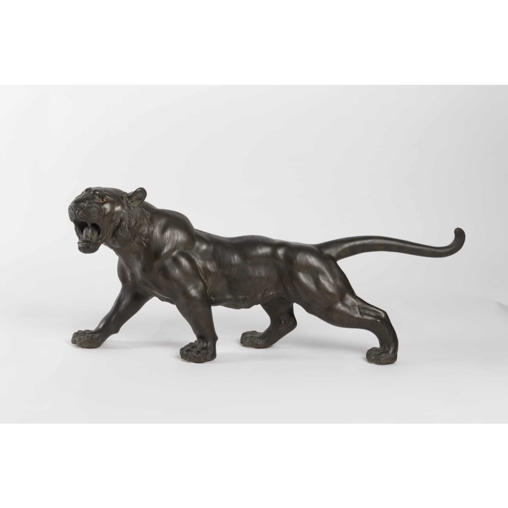 Tigre en bronze signé Joko époque Meiji | Biron Tigre en bronze signé Joko époque Meiji