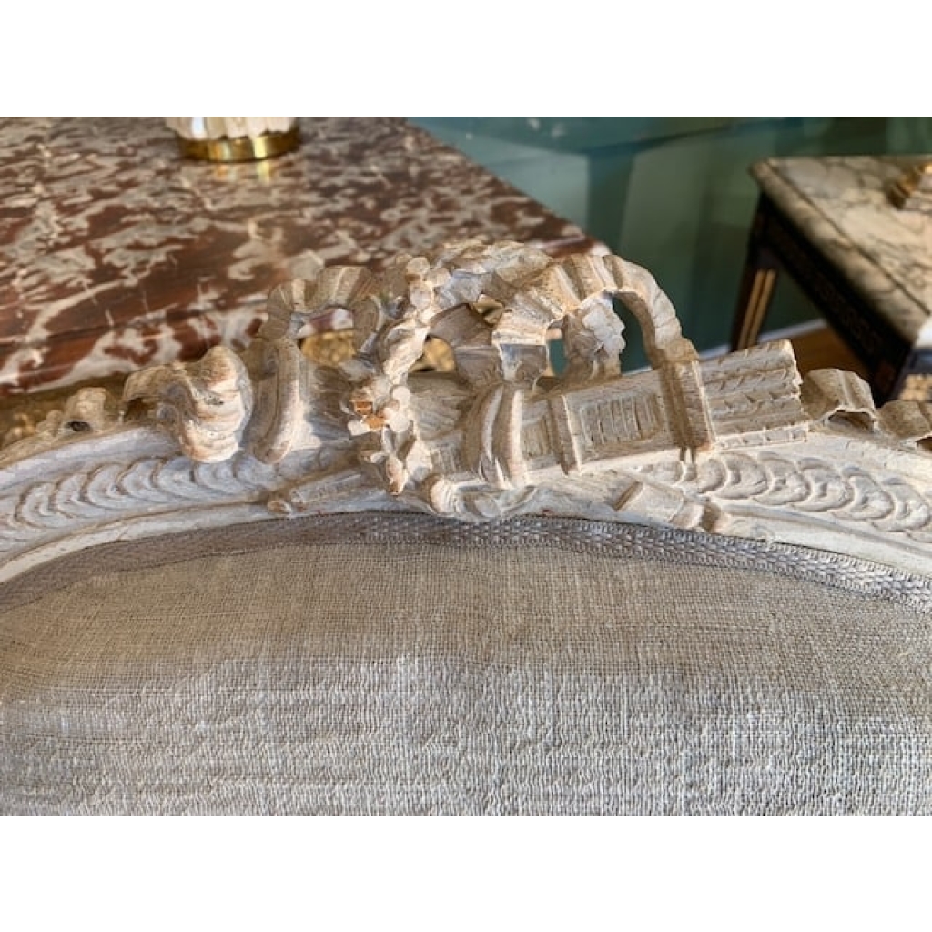 Paire de grands fauteuils de style Louis XVI.