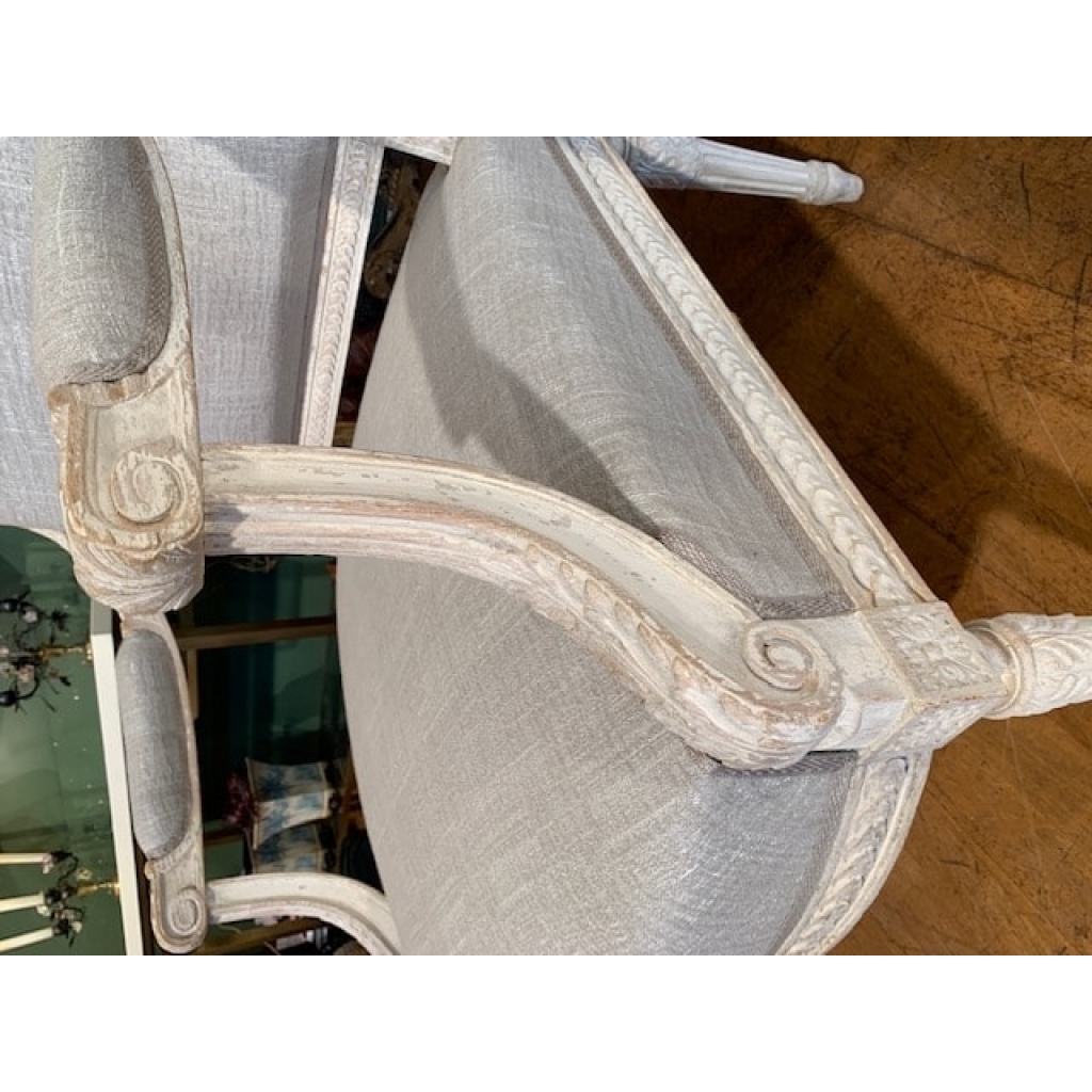 Paire de grands fauteuils de style Louis XVI.
