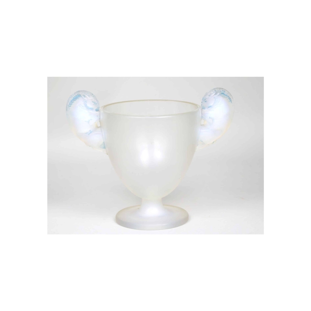 René Lalique Vase « Béliers » en verre opalescent | Biron René Lalique Vase "Béliers" en verre opalescent