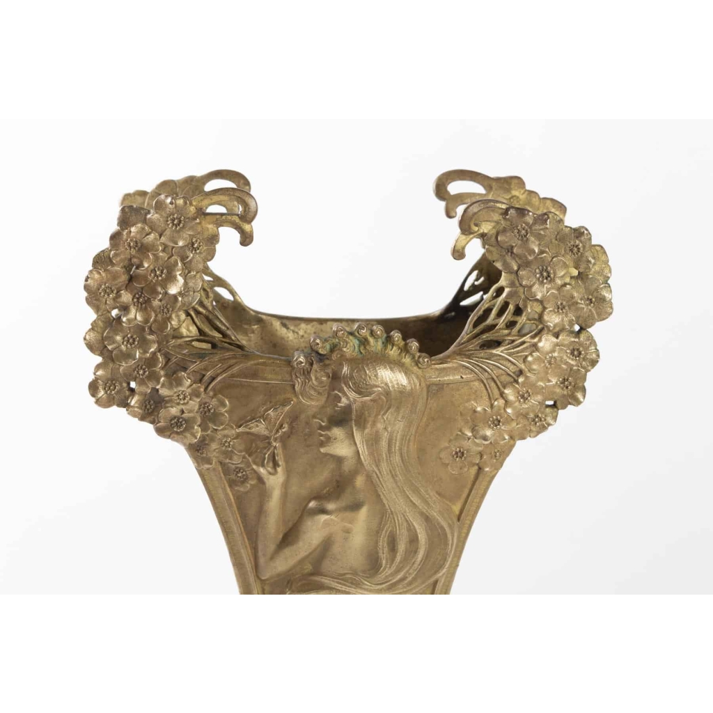Vase signé DE A FERY EN BRONZE DORÉ