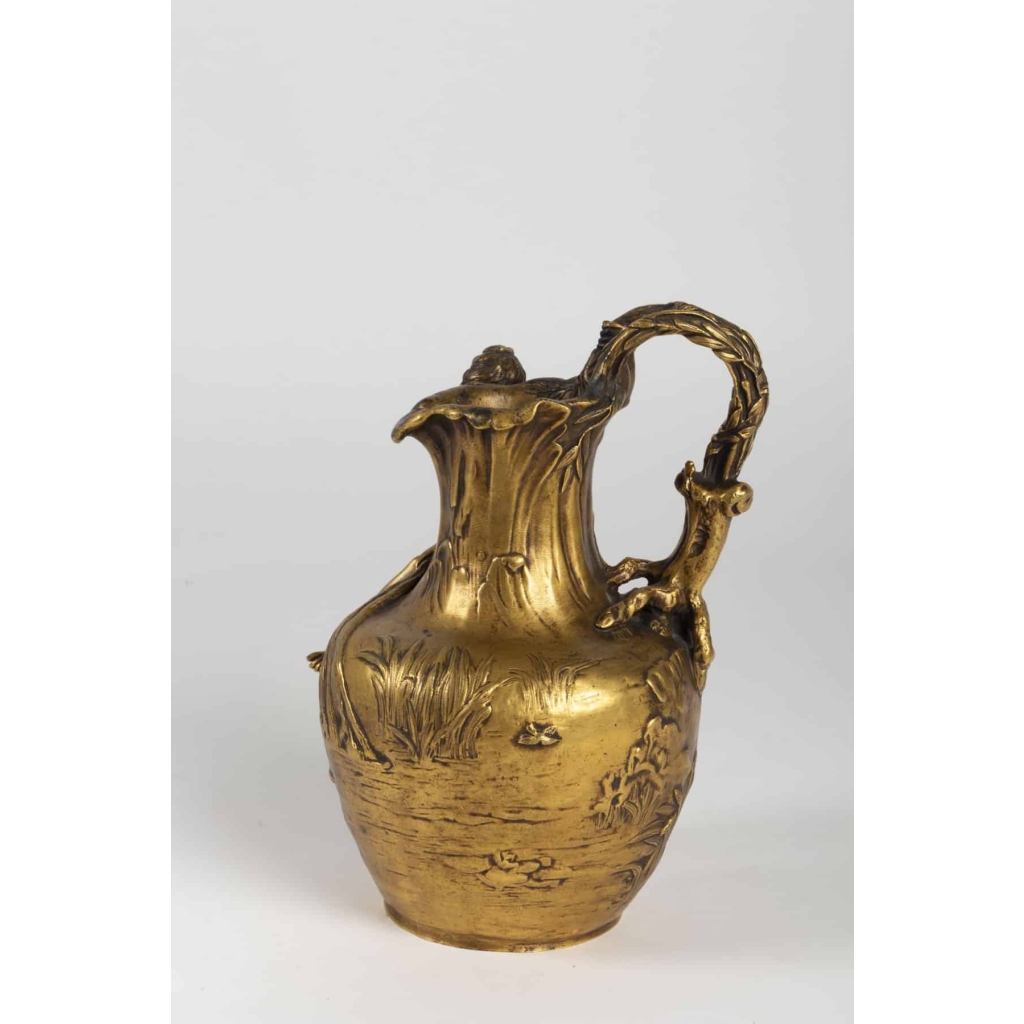 Pichet en bronze signé VIBERT Art Nouveau | Biron Pichet en bronze signé VIBERT Art Nouveau