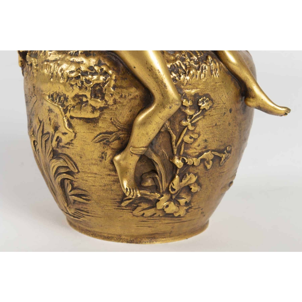 Pichet en bronze signé VIBERT Art Nouveau | Biron Pichet en bronze signé VIBERT Art Nouveau