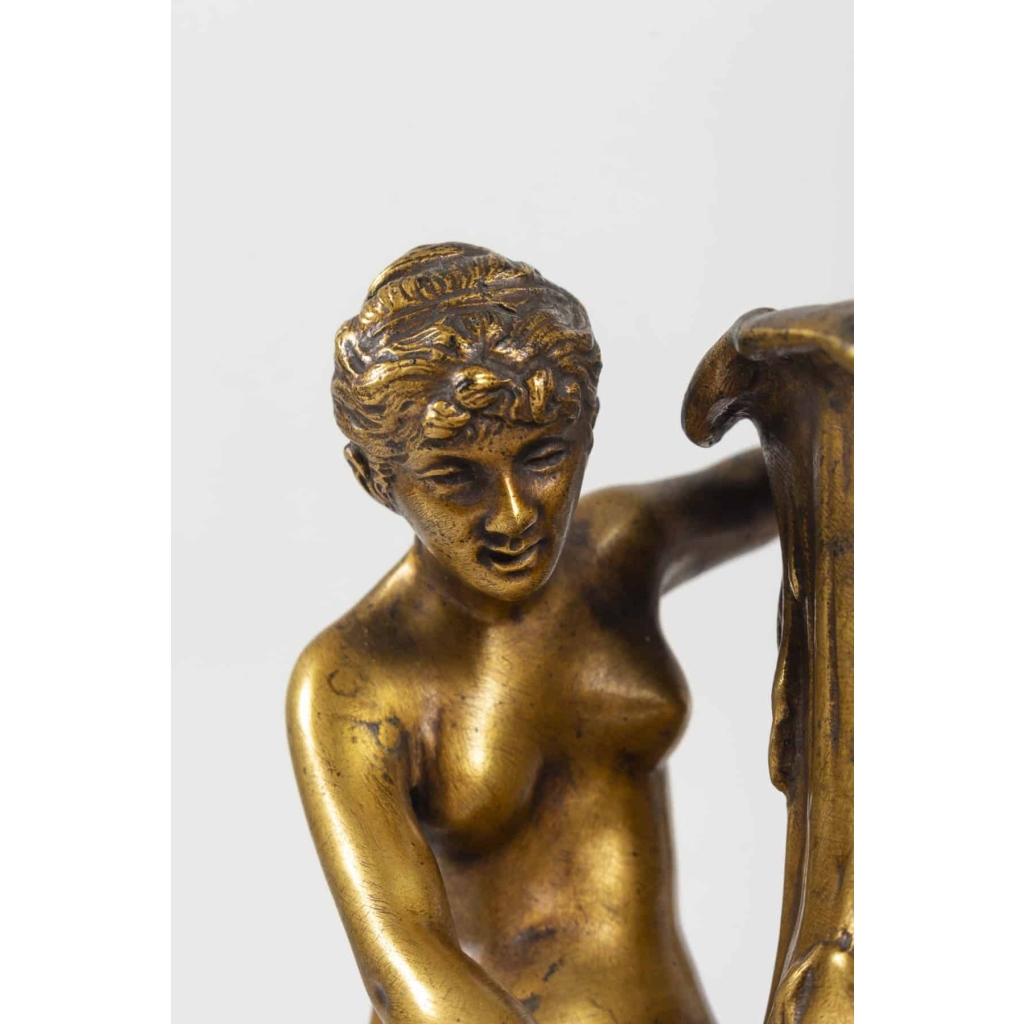 Pichet en bronze signé VIBERT Art Nouveau | Biron Pichet en bronze signé VIBERT Art Nouveau