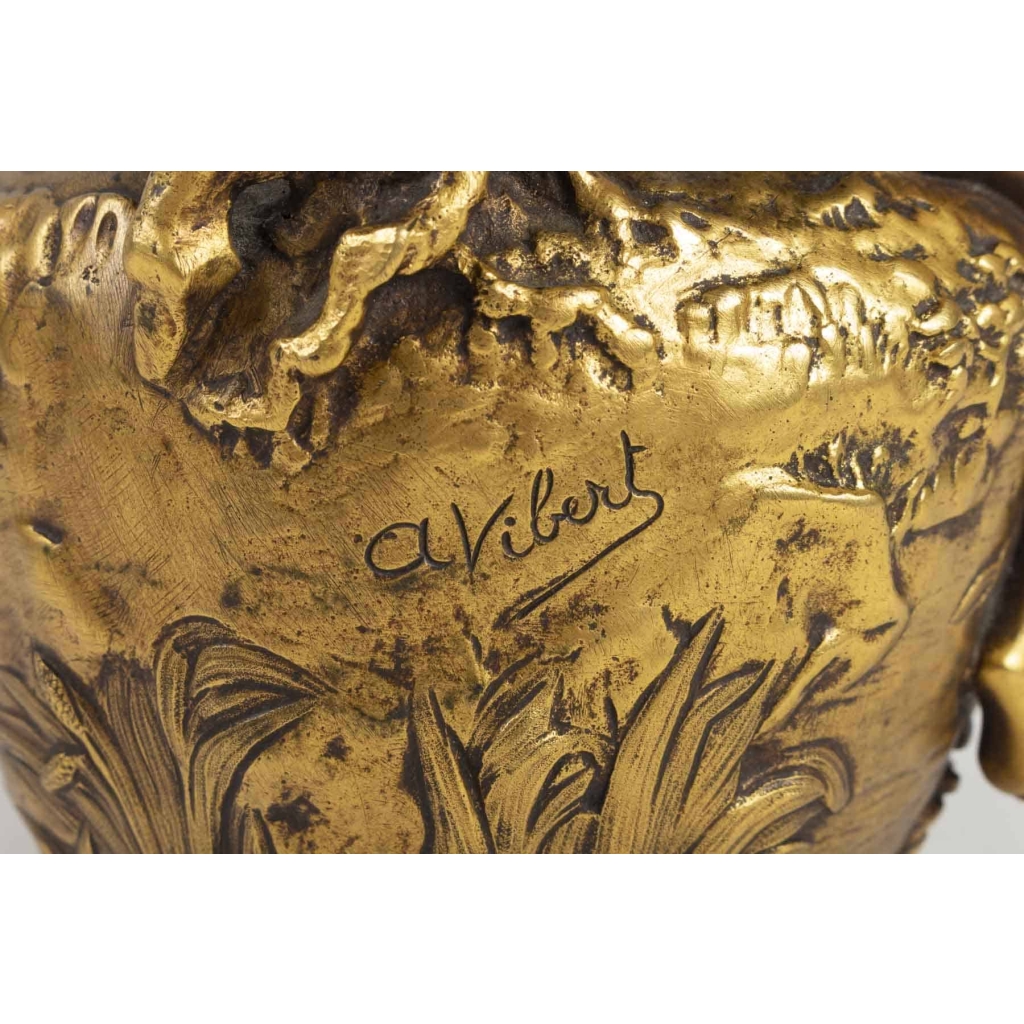 Pichet en bronze signé VIBERT Art Nouveau | Biron Pichet en bronze signé VIBERT Art Nouveau