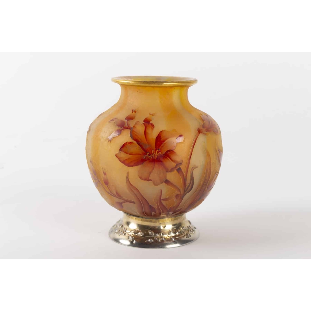Vase de DAUM NANCY AUX AUBEPINES SUR PIED EN ARGENT