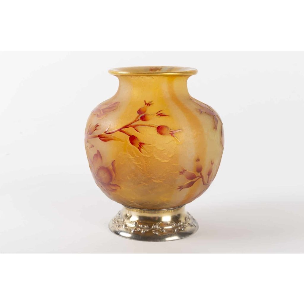 Vase de DAUM NANCY AUX AUBEPINES SUR PIED EN ARGENT