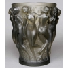 Vase « Bacchantes » verre gris fumé de René LALIQUE | Biron Vase "Bacchantes" verre gris fumé de René LALIQUE