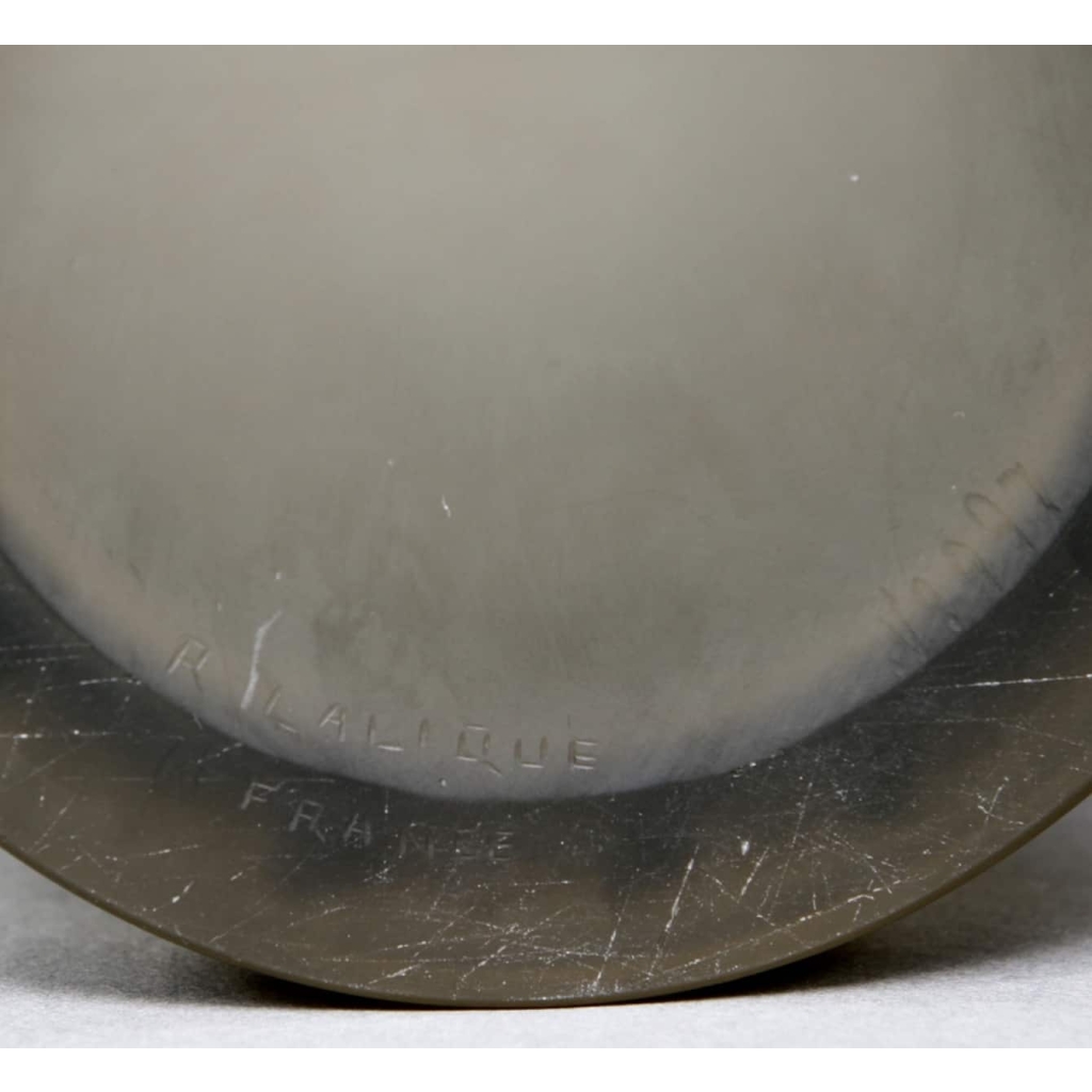 Vase « Bacchantes » verre gris fumé de René LALIQUE | Biron Vase "Bacchantes" verre gris fumé de René LALIQUE