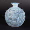 Vase « Ormeaux » verre opalescent patiné bleu gris de René LALIQUE | Biron ||||||