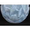 Vase « Ormeaux » verre opalescent patiné bleu gris de René LALIQUE | Biron Vase « Ormeaux » verre opalescent patiné bleu gris de René LALIQUE