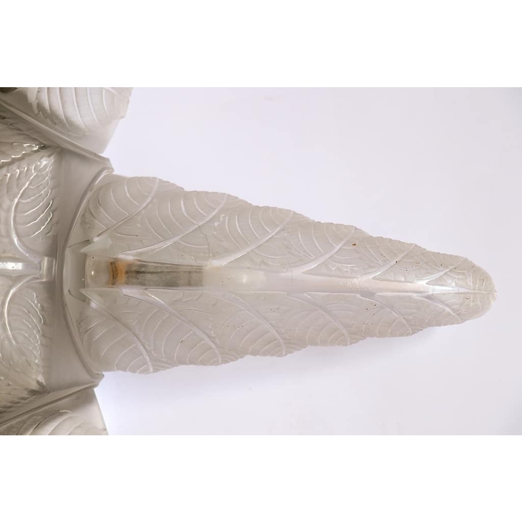 Lustre Plafonnier « Noisetier » verre blanc patiné sépia de René LALIQUE | Biron Lustre Plafonnier "Noisetier" verre blanc patiné sépia de René LALIQUE
