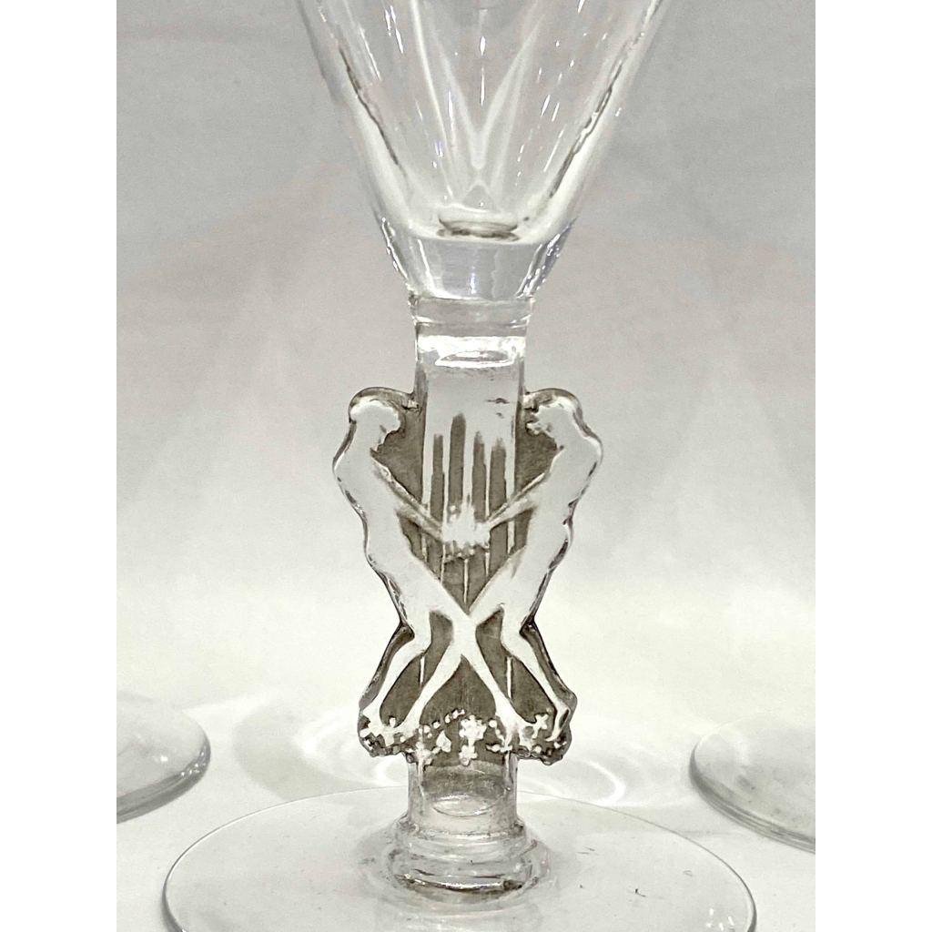 Suite de Huit 8 Verres à Madère "Strasbourg" verre blanc patiné gris de René LALIQUE 12.8cm