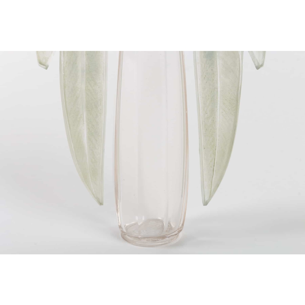 Flacon tiare « Eucalyptus » verre blanc patiné vert clair de René LALIQUE | Biron Flacon tiare « Eucalyptus » verre blanc patiné vert clair de René LALIQUE