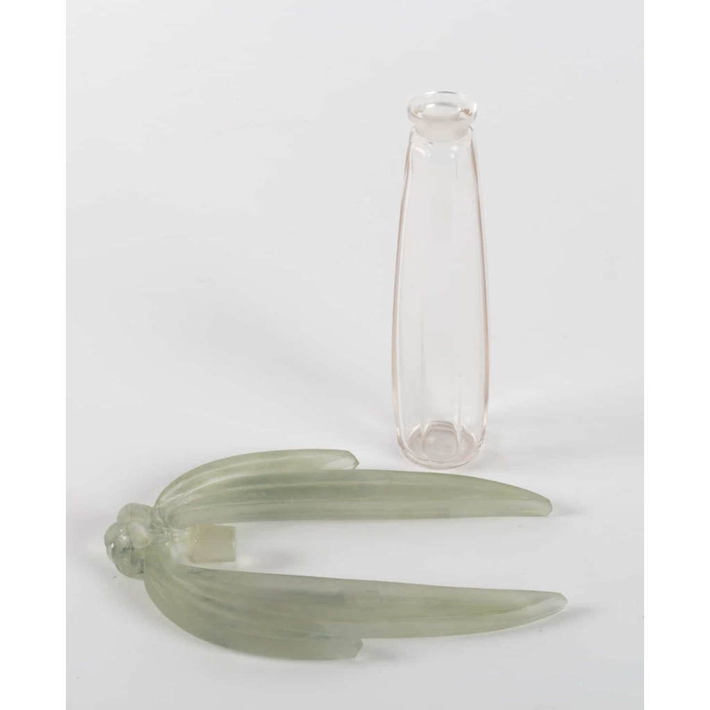 Flacon tiare « Eucalyptus » verre blanc patiné vert clair de René LALIQUE | Biron Flacon tiare « Eucalyptus » verre blanc patiné vert clair de René LALIQUE