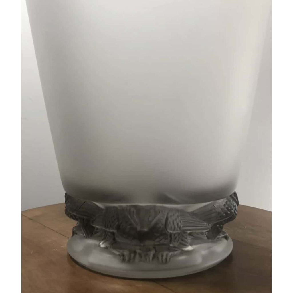 Vase « Frise Aigles » verre blanc patiné gris de René LALIQUE | Biron Vase "Frise Aigles" verre blanc patiné gris de René LALIQUE