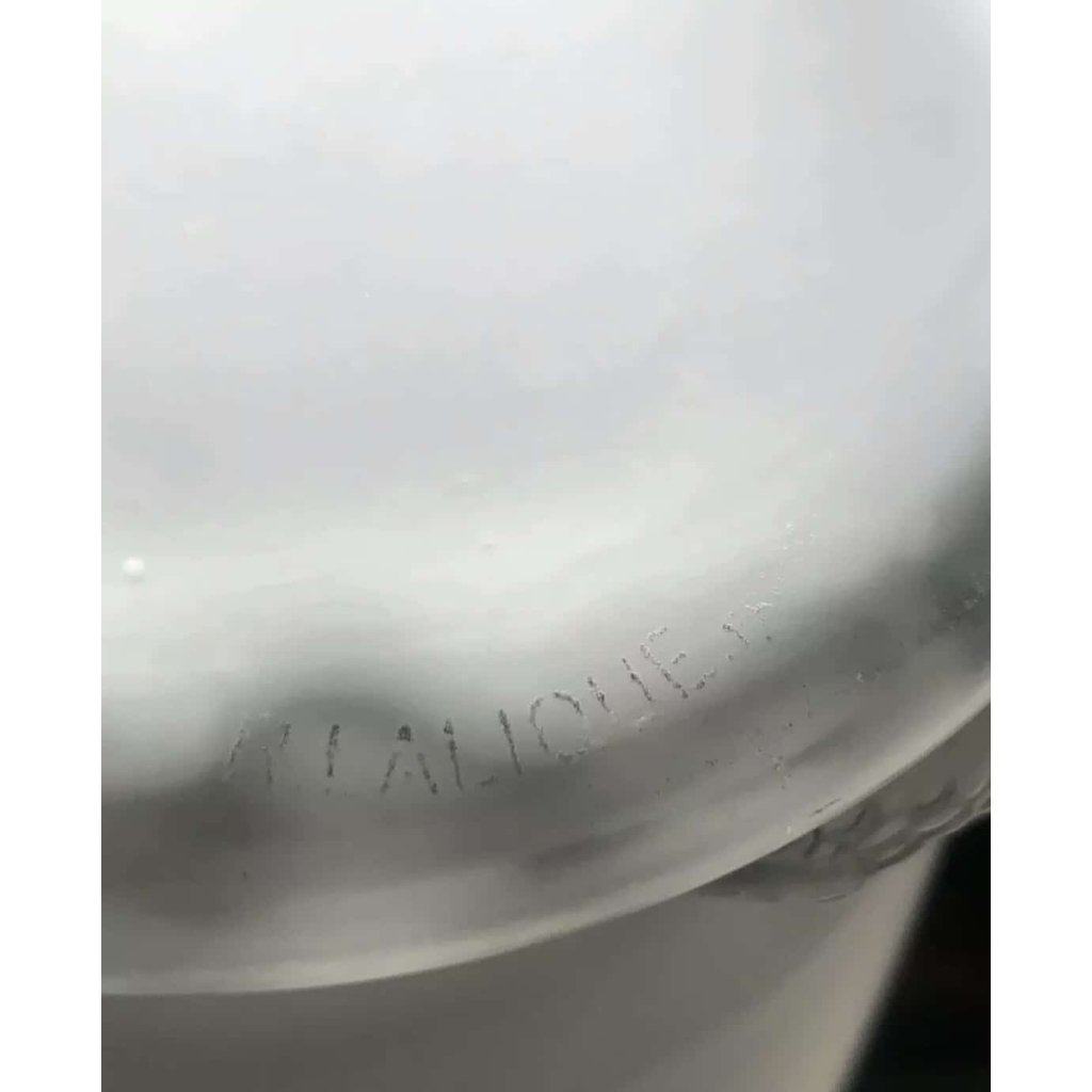 Vase « Frise Aigles » verre blanc patiné gris de René LALIQUE | Biron Vase "Frise Aigles" verre blanc patiné gris de René LALIQUE