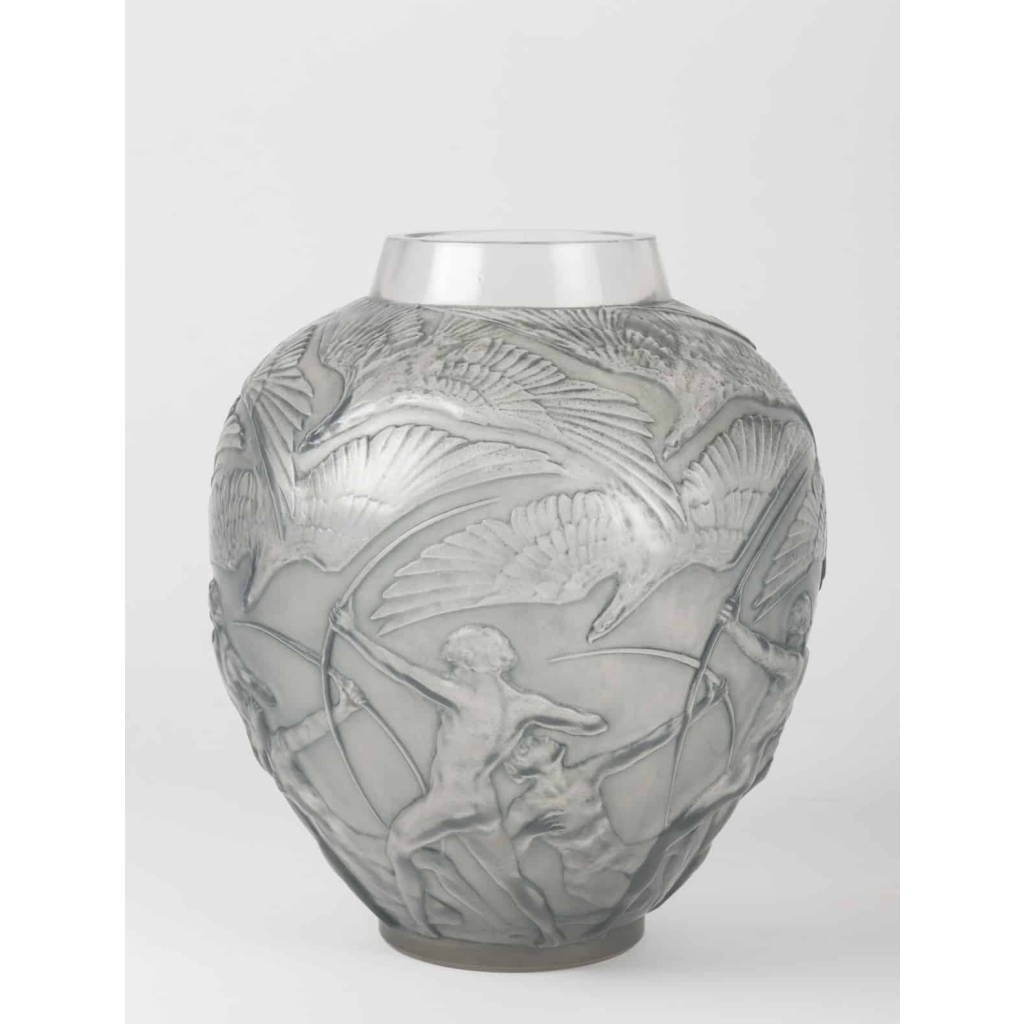 Vase « Archers » verre blanc patiné bleu de René LALIQUE | Biron |||||||