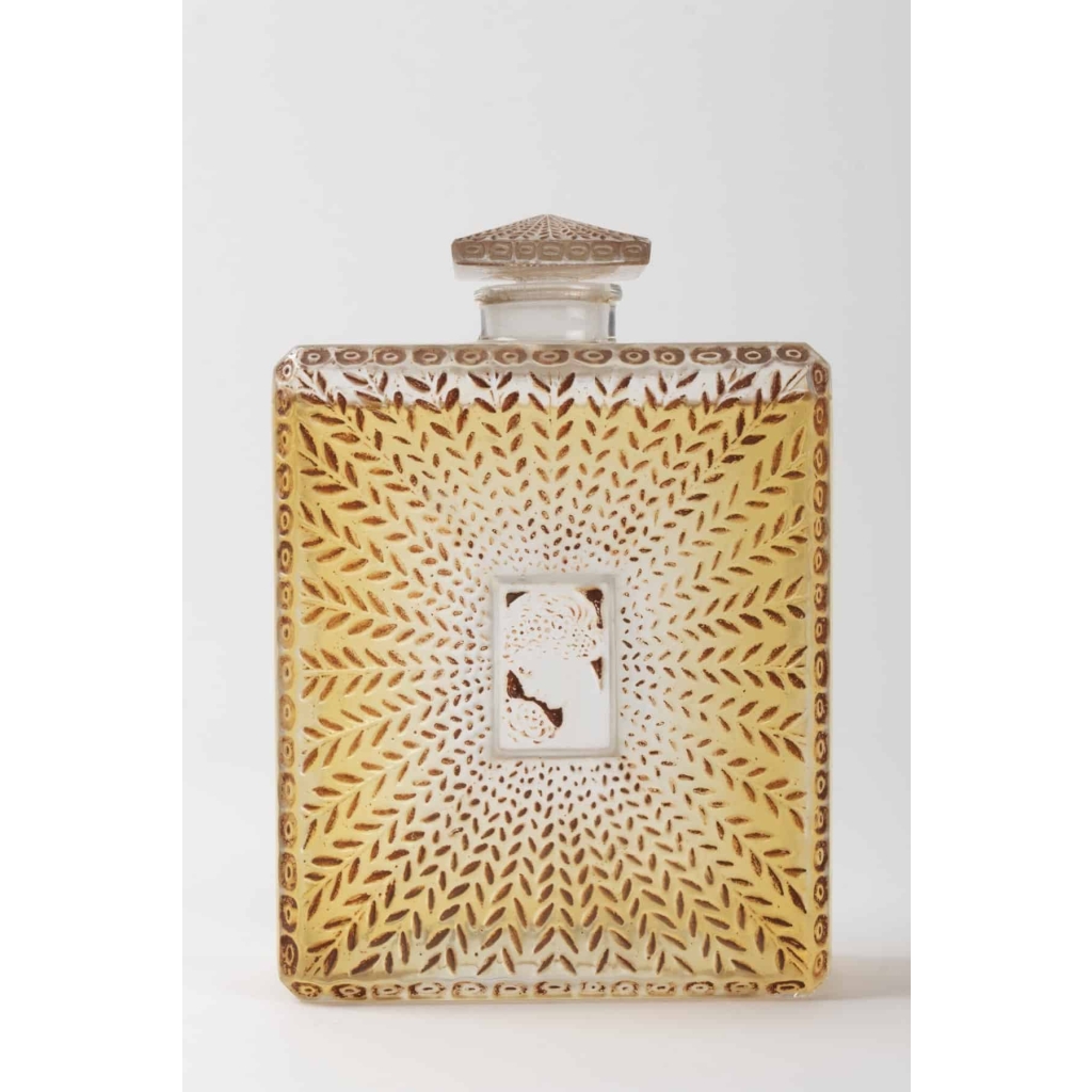 Flacon « La Belle Saison » verre blanc patiné sépia de René LALIQUE pour Houbigaut | Biron Flacon "La Belle Saison" verre blanc patiné sépia de René LALIQUE pour Houbigaut