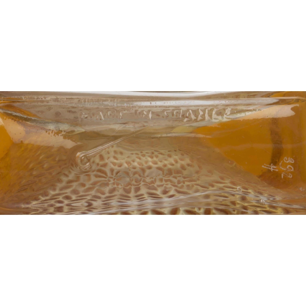 Flacon « La Belle Saison » verre blanc patiné sépia de René LALIQUE pour Houbigaut | Biron Flacon "La Belle Saison" verre blanc patiné sépia de René LALIQUE pour Houbigaut
