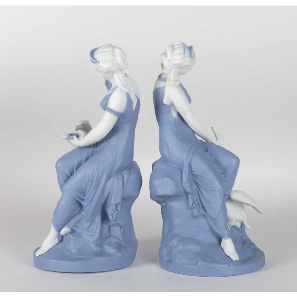 Paire de Biscuits Léda et le cygne, Léda et l’aigle 1870 | Biron Paire de Biscuits Léda et le cygne, Léda et l'aigle 1870