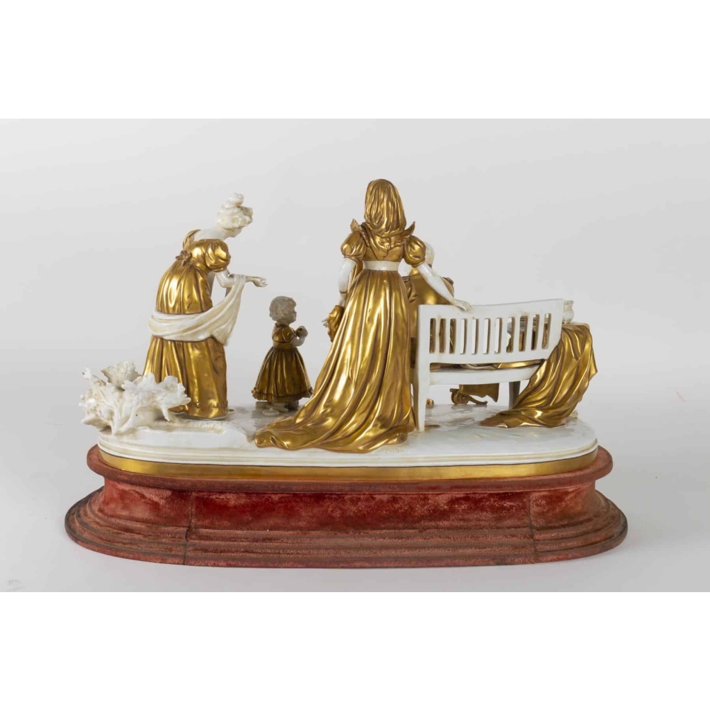 Groupe :Napoléon Ier et ses proches (porcelaine blanche et or )19e siècle | Biron Groupe :Napoléon Ier et ses proches (porcelaine blanche et or )19e siècle