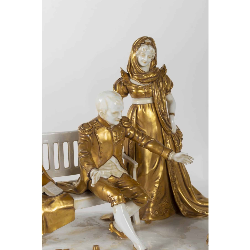 Groupe :Napoléon Ier et ses proches (porcelaine blanche et or )19e siècle | Biron Groupe :Napoléon Ier et ses proches (porcelaine blanche et or )19e siècle