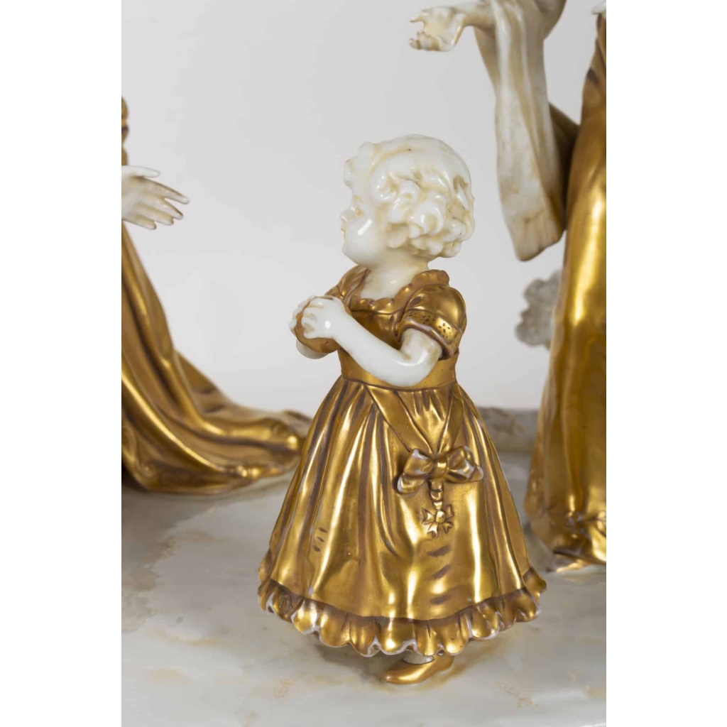 Groupe :Napoléon Ier et ses proches (porcelaine blanche et or )19e siècle | Biron Groupe :Napoléon Ier et ses proches (porcelaine blanche et or )19e siècle