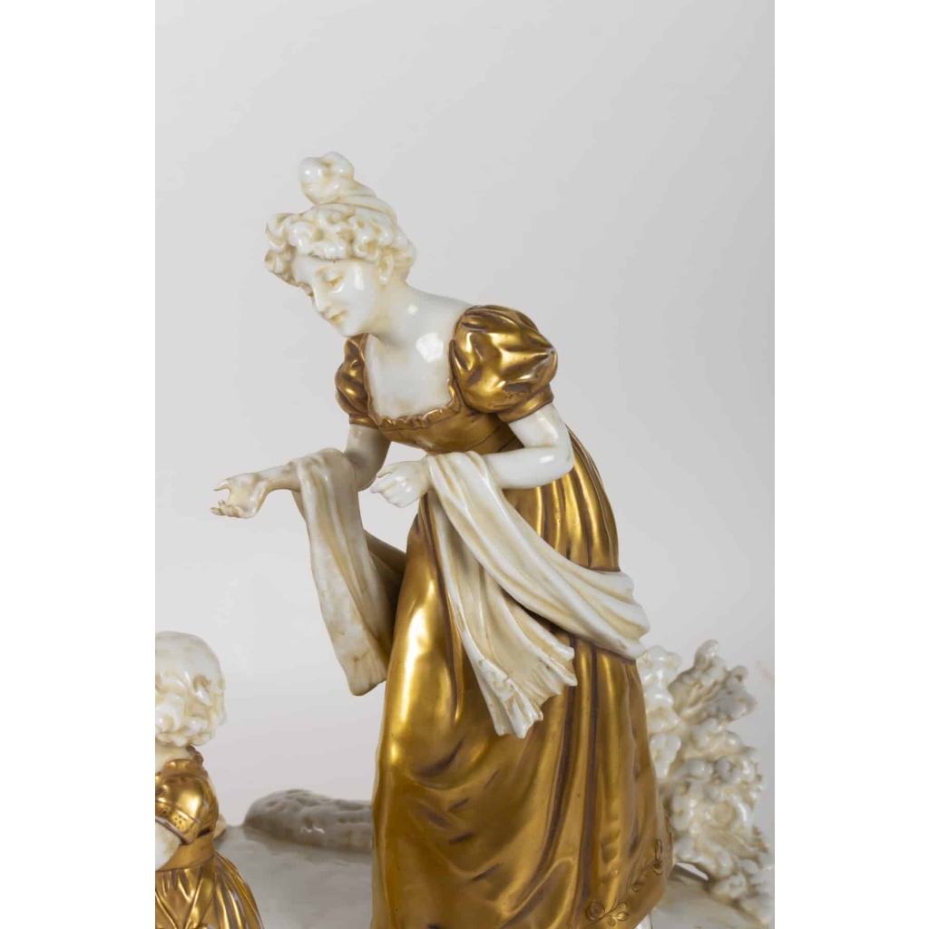 Groupe :Napoléon Ier et ses proches (porcelaine blanche et or )19e siècle | Biron Groupe :Napoléon Ier et ses proches (porcelaine blanche et or )19e siècle